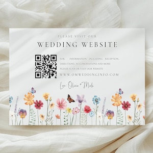 Carte de site Web de mariage avec code QR, carte RSVP en ligne, pièce jointe d'invitation, carte d'informations de mariage fleurs sauvages, modèle d'insertion d'invitation