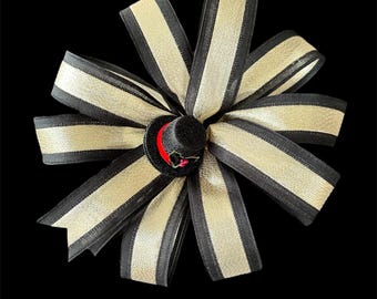 Lazo negro y dorado con gorro de muñeco de nieve