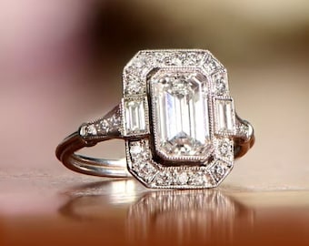 Edwardian Emerald Moissanite Halo Ring, Queen Sunburst 14k Solid Gold Ring, Antique Halo Engagement Ring, Bridal Art Deco Ring Women's Ring.