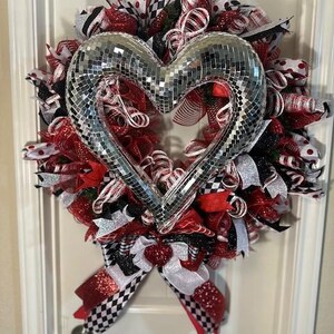 handmade wreaths, seasonal, fall, Christmas, spring, summer wreath, DIY, custom, evergreen, pine, berry, floral, farmhouse & holiday wreaths