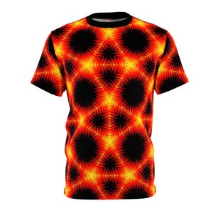Camiseta Scintillating Inferno: diseño de fuego psicodélico, patrón de llama vibrante, camiseta llamativa audaz, camiseta unisex con estampado completo