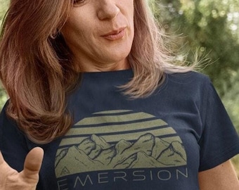 T-shirt graphique d'extérieur pour femme, T-shirt de camping, T-shirt coucher de soleil en montagne, Chemise pour amoureux de la montagne, T-shirt aventure, Cadeau nature, Vêtements de randonnée