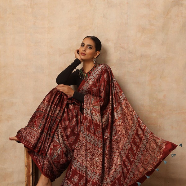 Indischer handgemachter mehrfarbiger Ajrakh Modal Seide Sari für Frauen und traditionelle Kleidung