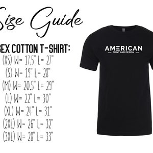 May include: Size guide for a unisex cotton t-shirt with measurements in inches. The chart shows the width and length of the shirt in different sizes, from XS to 3XL. The image also shows a black t-shirt with the text "AMERICAN - PRINT AND DESIGN -" printed on the front.