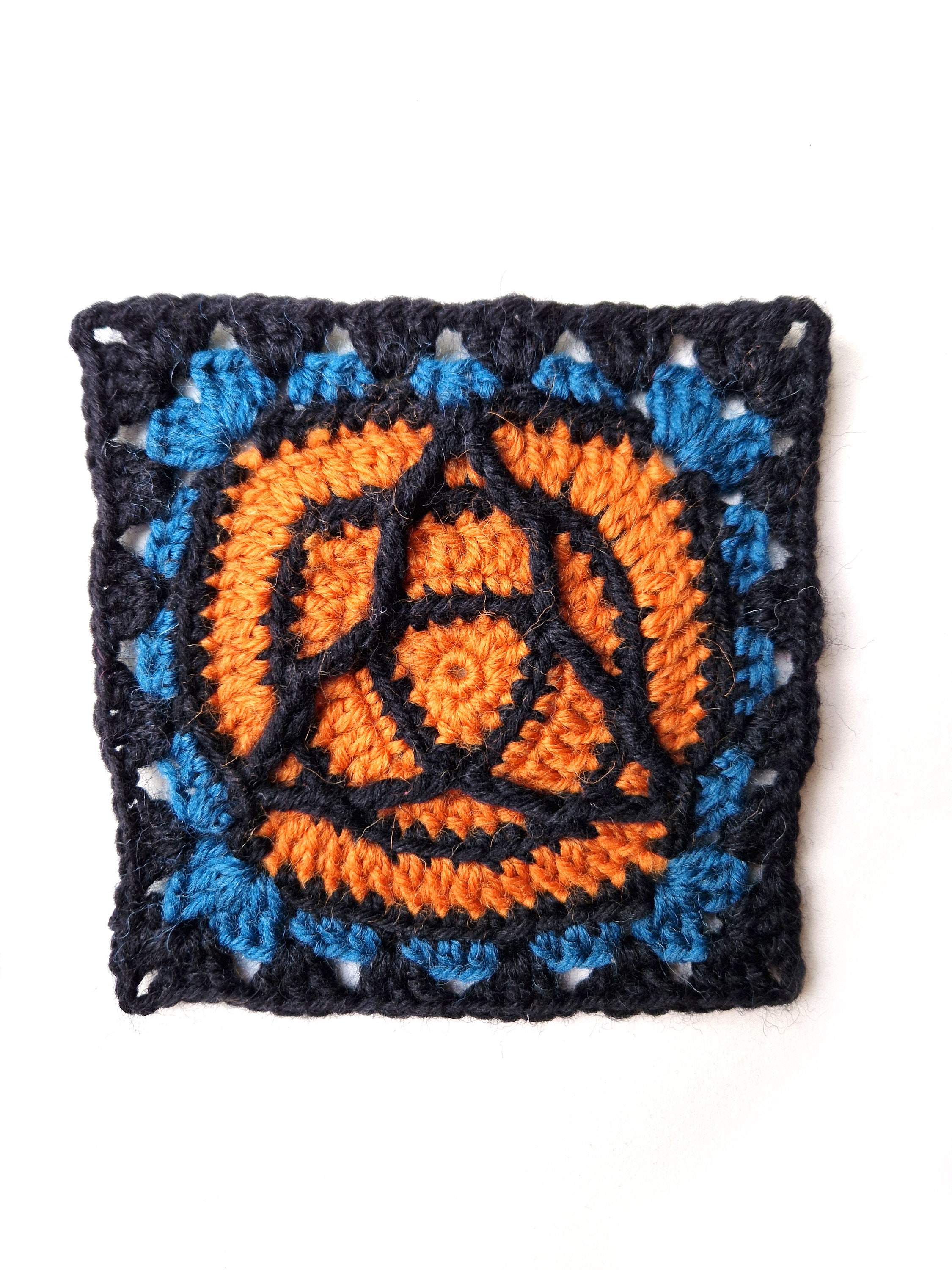 Trinity Knot Granny Square Crochet Pattern - Witchy Celtic Knot