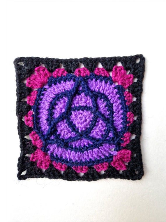Trinity Knot Granny Square Crochet Pattern - Witchy Celtic Knot