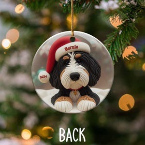 Decorazione natalizia Bernedoodle, ricordo personalizzato per cani - Ceramica a sublimazione / Regalo con nome personalizzato / Decorazione festiva per l'albero di Natale immagine 8