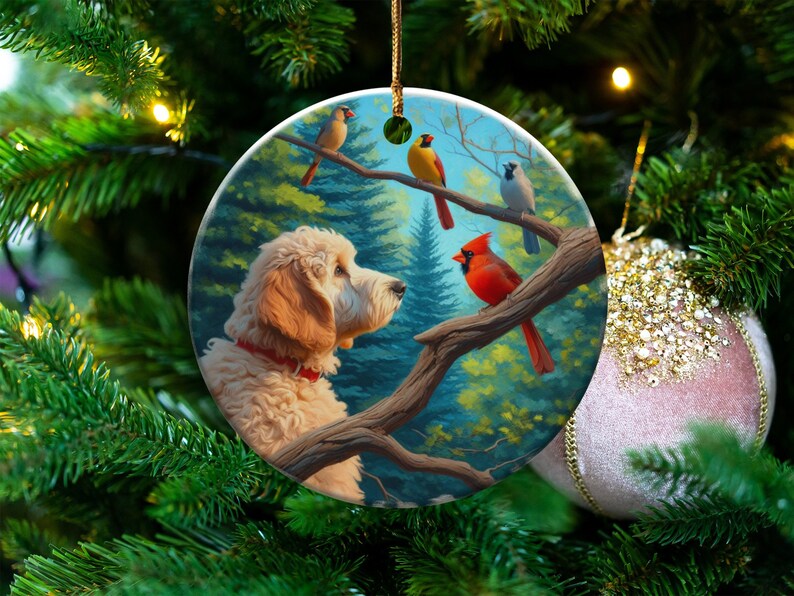 Keramikornament mit Kardinal und Goldendoodle, Design im Ölgemälde-Stil, Geschenk für Kardinalliebhaber, Muttertag, Vogelliebhaber, Geschenk für Doodle-Mütter Bild 4
