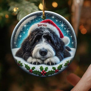 Bernedoodle-Weihnachtsschmuck: Festliche Keramikdekoration – personalisiertes Erinnerungsstück mit Sublimationsdruck, Geschenk für Tierliebhaber, beidseitiges Welpenmotiv Bild 1