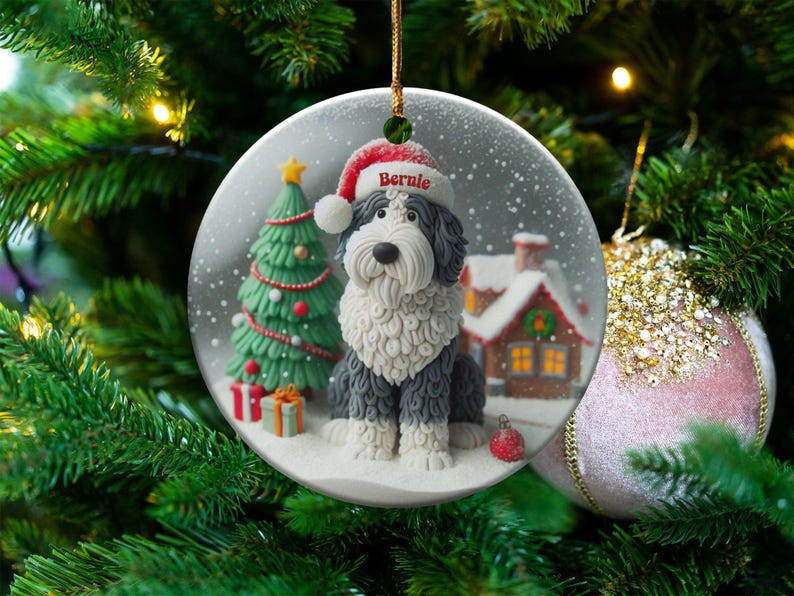 犬のセラミックオーナメント、シープードル好きへのギフト - 昇華プリントデザイン | 3インチの平らな記念品 | クリスマスツリーのアクセント 画像 2