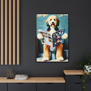 Divertido dibujo de un perro en el baño: Garabato leyendo el periódico imagen 9