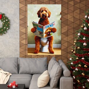 Grappige poster voor op het toilet: Goldendoodle hond leest op de wc afbeelding 8