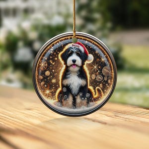 Ozdoba Bernedoodle, świąteczna czapka Mikołaja | Sublimacja | Spersonalizowana pamiątka świąteczna zdjęcie 10