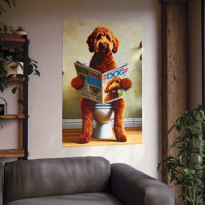 Grappige poster voor op het toilet: Goldendoodle hond leest op de wc afbeelding 2