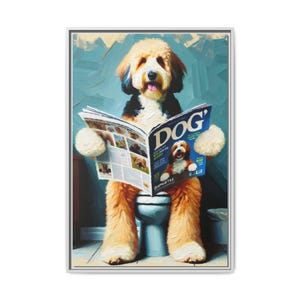 Divertido dibujo de un perro en el baño: Garabato leyendo el periódico imagen 5