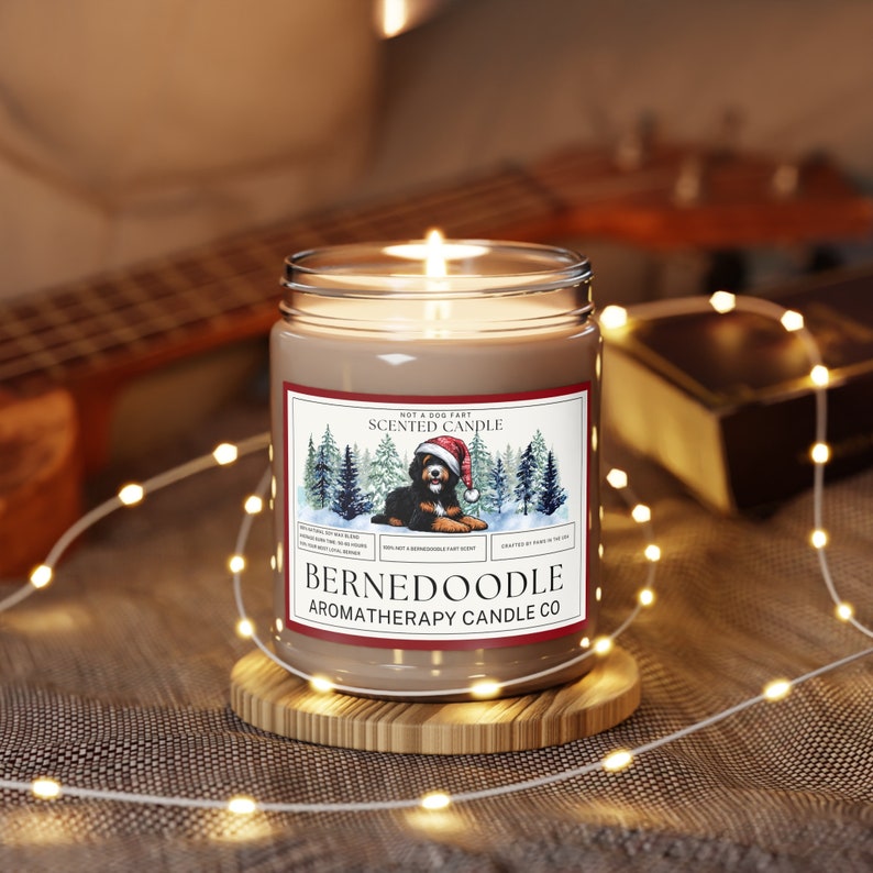 Vela de aromaterapia Bernedoodle: Aroma fresco y festivo, regalo ideal para amantes de los perros. imagen 2