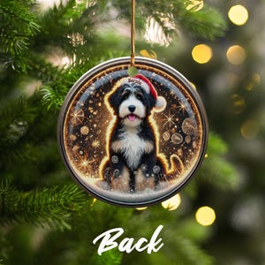 Ozdoba Bernedoodle, świąteczna czapka Mikołaja | Sublimacja | Spersonalizowana pamiątka świąteczna zdjęcie 7