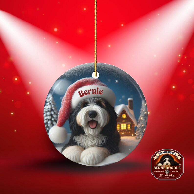 Individuell gestalteter Hunde-Ornament Bernedoodle, Weihnachtsmannmütze, festliches Erinnerungsstück (beidseitiger Sublimationsdruck, Keramik) Bild 13
