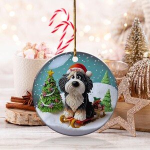 Bernedoodle Sledding, Snow Globe Style Ornament | Ceramic | 3 Inch Personalized Double Sided Keepsake afbeelding 3