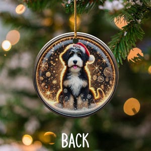 Ozdoba Bernedoodle, świąteczna czapka Mikołaja | Sublimacja | Spersonalizowana pamiątka świąteczna zdjęcie 6
