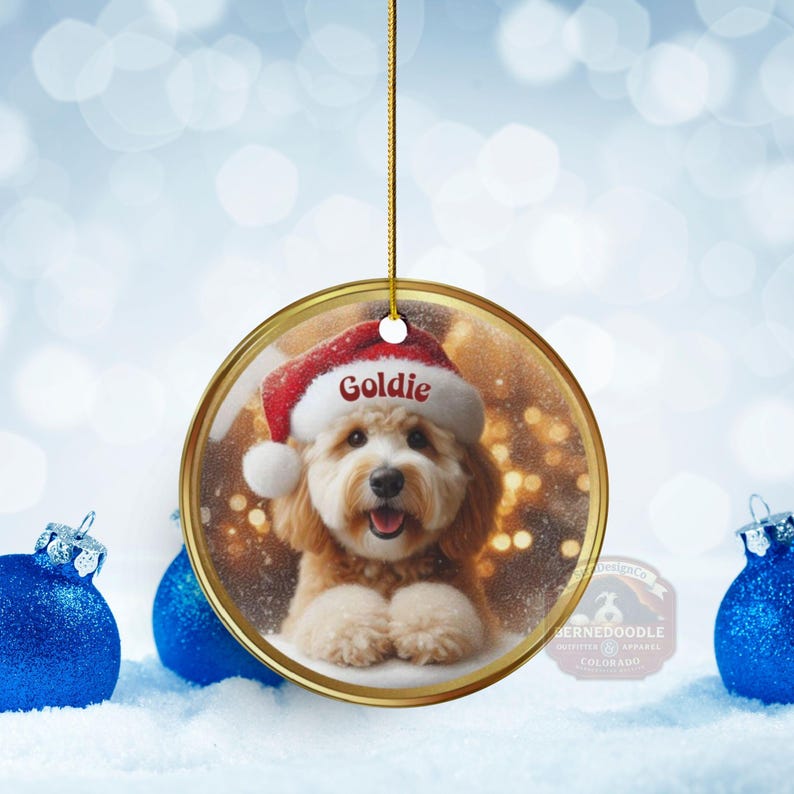 Keramik-Weihnachtsmannmütze, personalisierter Goldendoodle-Weihnachtsbaumschmuck | Sublimationsdruck | 7,6 cm (3 Zoll) Baumdekoration, individuelles Haustier-Andenken, Weihnachtsgeschenk Bild 18