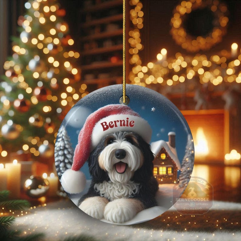 Individuell gestalteter Hunde-Ornament Bernedoodle, Weihnachtsmannmütze, festliches Erinnerungsstück (beidseitiger Sublimationsdruck, Keramik) Bild 19