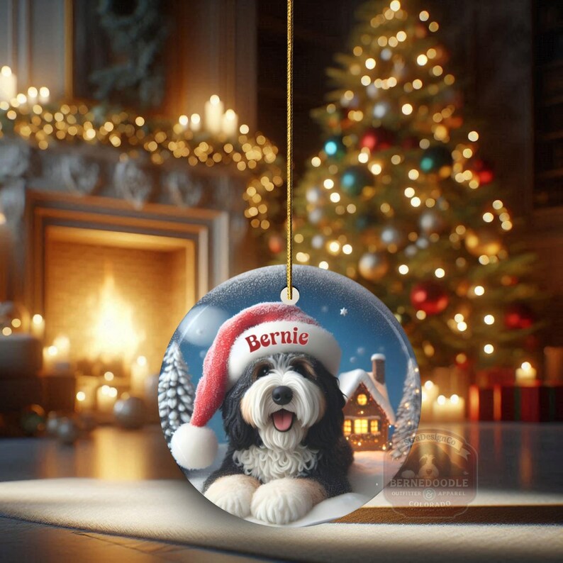 Individuell gestalteter Hunde-Ornament Bernedoodle, Weihnachtsmannmütze, festliches Erinnerungsstück (beidseitiger Sublimationsdruck, Keramik) Bild 18