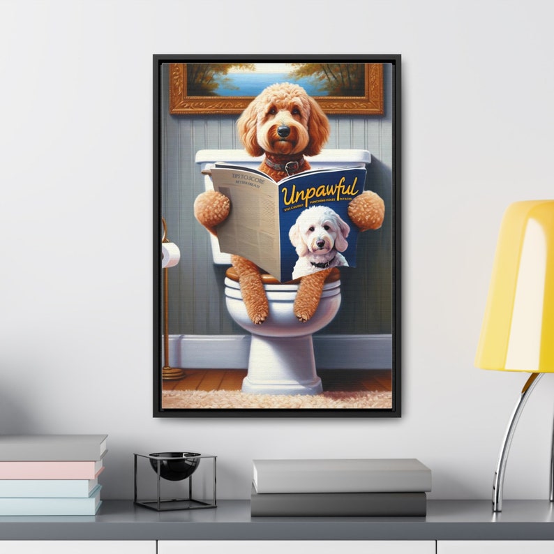 Portrait de Goldendoodle dans les toilettes, chien lisant un magazine, portrait de chien amusant, décoration murale pour salle de bain d'invités, cadeau idéal pour les amoureux des Goldendoodles, cadeau pour les amoureux des animaux image 6