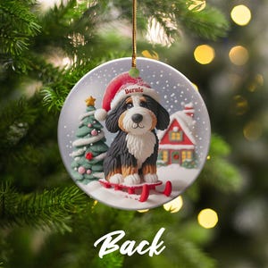 Bernedoodle-ornament, sneeuwbol-stijl met slee-ontwerp | Sublimatiekeramiek | 7,6 cm glanzend aandenken, dubbelzijdige kerstdecoratie afbeelding 7