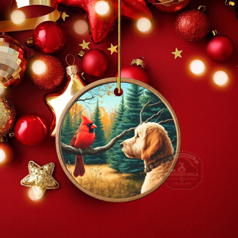 Ornamento de cerâmica com cardeal e cachorro Goldendoodle, estilo pintura a óleo. imagem 13