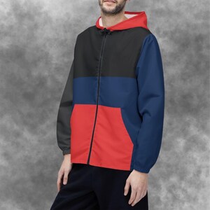 Cortavientos Nightwave Color Block, azul marino, gris y rojo, estilo urbano