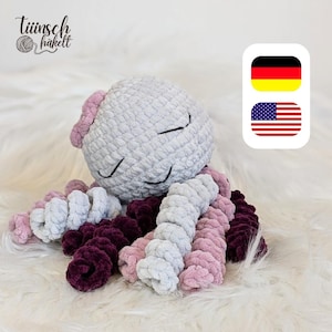 May include: A crocheted octopus toy in grey, pink and purple. The octopus has a smiling face and closed eyes. The tentacles are a mix of colours. The logo "Tiinsch häkelt" is in the upper left corner.