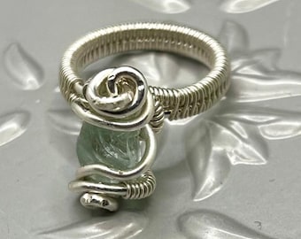 Bague en argent sterling avec cristal (pierres brutes) enroulée sur un fil (enroulement de 2 bandes)