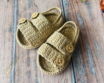 Crochet Baby Sandals: Unisex Birkenstock Style with Wooden Button