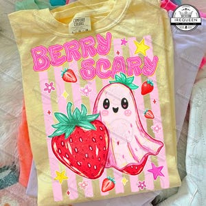 Straszny jagodowy obraz PNG, Straszny letni duch truskawkowy PNG, Modny Halloween, Zabawny duch w stylu preppy PNG, Summerween PNG, Upiorny sezon, Plik cyfrowy