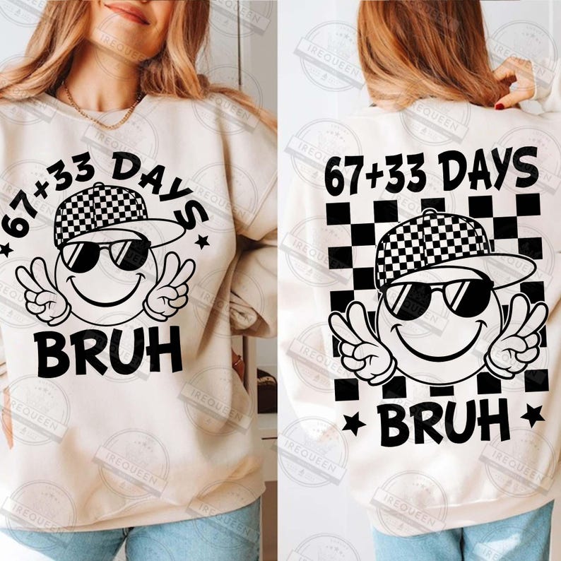 Pu&ograve; includere: Felpa color crema con grafica sul davanti e sul retro. Il design presenta una faccina sorridente con occhiali da sole e un berretto a scacchi, con la scritta "67+33 DAYS BRUH". Il design include simboli di pace e stelle.