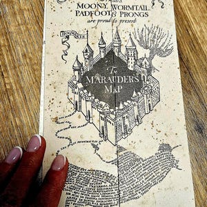 Carte de Poudlard Carte des Maraudeurs – Un incontournable pour chaque sorcier et sorcière !