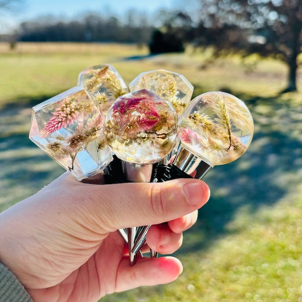 Resin Wine Stopper with Dried Flowers