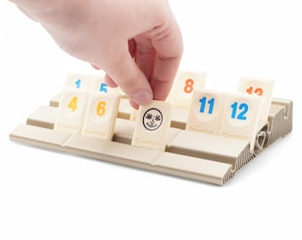 Tablero de almacenamiento ampliado Rummikub - Soporte estable con cuatro filas para una mejor organización de las piezas - Extensión de juego marrón dorado