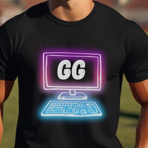 maglietta gg, maglietta gg, maglietta GG, maglietta neon, abbigliamento da gioco, abbigliamento da giocatore, abbigliamento per videogiochi, regalo per giocatori su PC, regalo da gioco, gg, giochi per PC