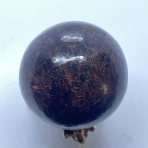 Sfera di granato di alta qualità, sfera di granato, sfera almandina di granato, sfera minerale di granato, pietra dell&#39;amore e fuoco interiore/pietra portafortuna del Capricorno