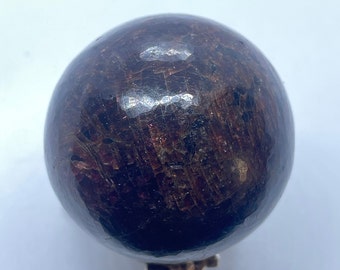 Sphère grenat de haute qualité, boule grenat, sphère grenat almandine, sphère minérale grenat, pierre d'amour et de feu intérieur | Pierre de naissance Capricorne