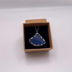 Colgante de cristal marino escocés azul