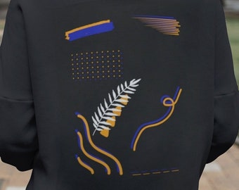 Orange-blauer Kapuzenpullover mit ästhetischer Malerei: Kostenloses Canvas-Sweatshirt mit Zeichnung attraktiver Figuren und Formen – Outfit aus Bio-Baumwolle