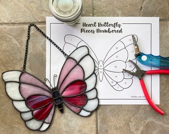 Motif papillon en forme de coeur