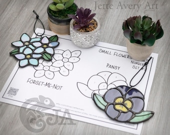 MUSTER- Kleine Blumen Set #3 Stained Glass Suncatchers (Vergissmeinnicht und Stiefmütterchen)