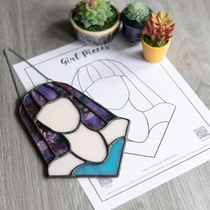 Motif attrape-soleil en vitrail pour fille