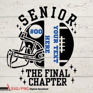 Pode incluir: Design gráfico em preto e branco com um capacete de futebol americano e uma bola de futebol. A palavra "SENIOR" está em arco no topo. O texto "YOUR TEXT HERE" é azul. As palavras "THE FINAL CHAPTER" estão na parte inferior.