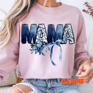 Chinoiserie Mama PNG Doodle Letters Toile Grand Millenial Cottagecore Coquette Mom Regalo del Día de la Madre Camiseta Sublimación Diseño Clipart PNG