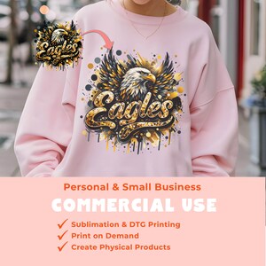 Peut inclure: Un sweat-shirt rose avec un motif d'aigle en paillettes dor&eacute;es avec le mot "Eagles" en paillettes dor&eacute;es. Le motif est entour&eacute; d'&eacute;claboussures de peinture noire et dor&eacute;e. Le texte "Personal & Small Business COMMERCIAL USE" est en bas de l'image. Le texte "Sublimation & DTG Printing", "Print on Demand", et "Create Physical Products" sont list&eacute;s sous le texte "COMMERCIAL USE".